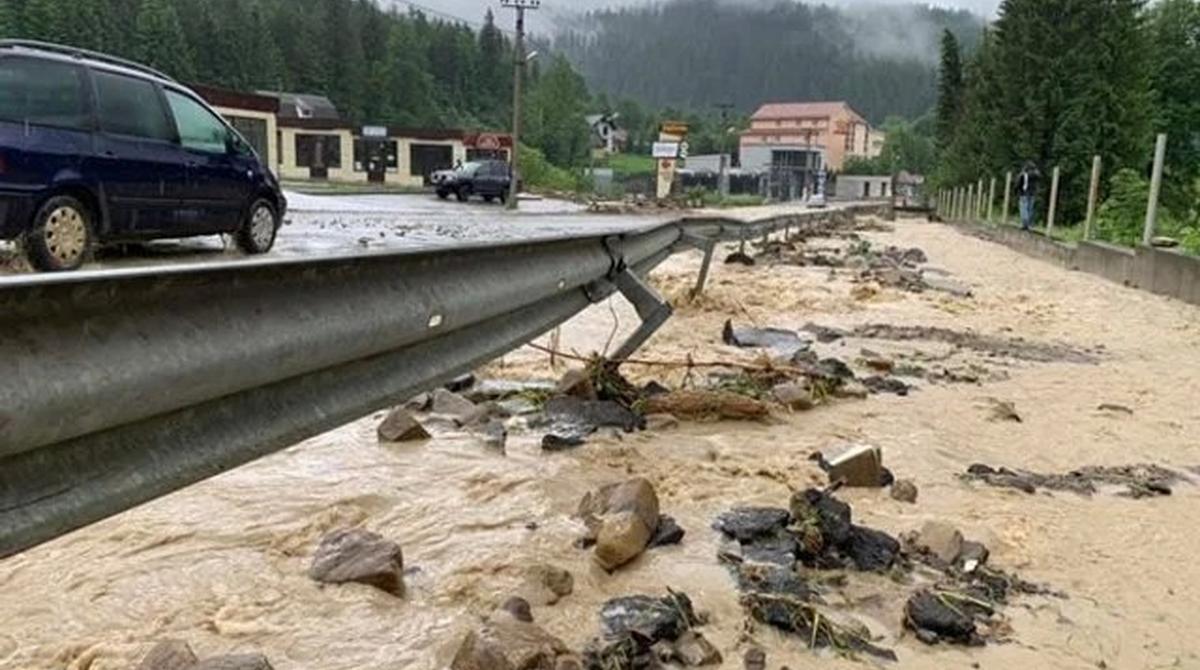 Потопы на Прикарпатье угрожают всей инфраструктуре - фото 1