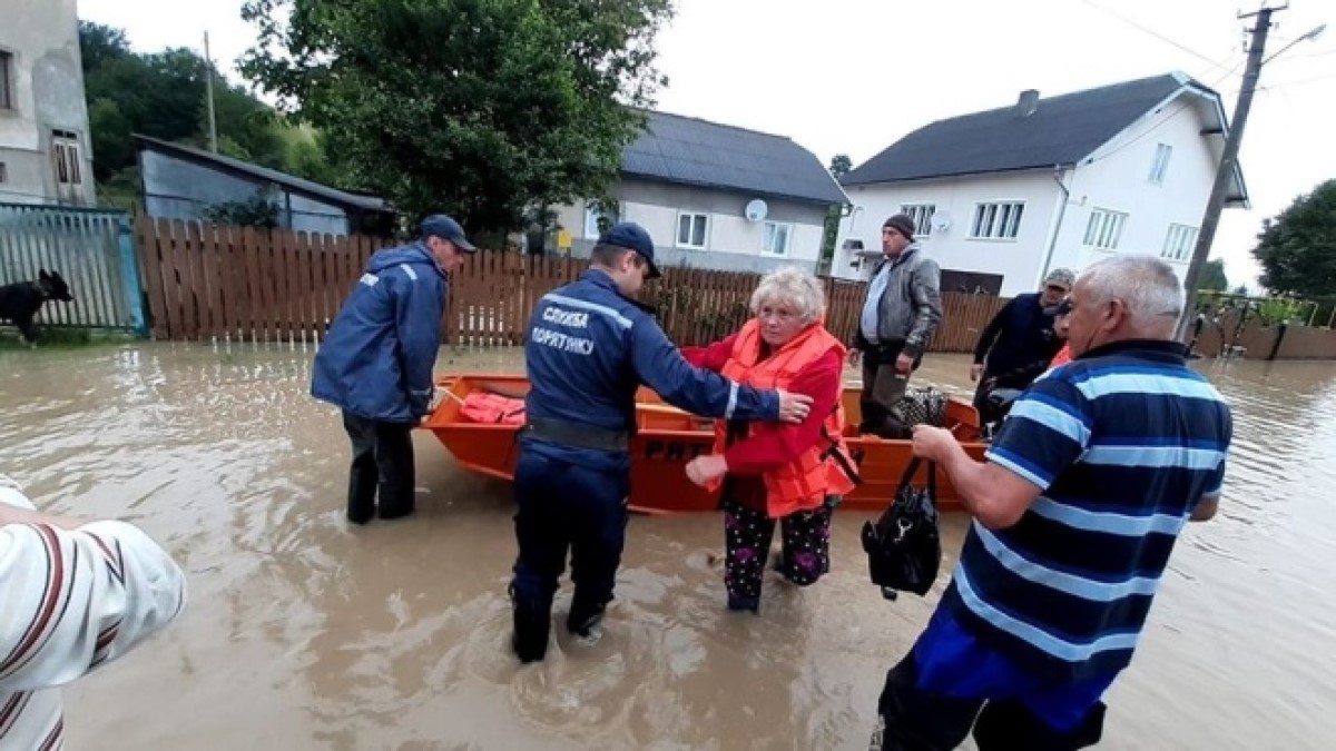 Потоп на Прикарпатье: Прокуратура нашла виновных - фото 1