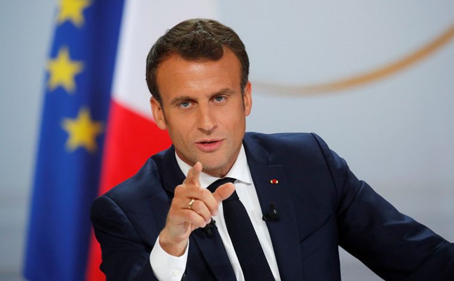 На президента Франції напав навіжений - фото 1