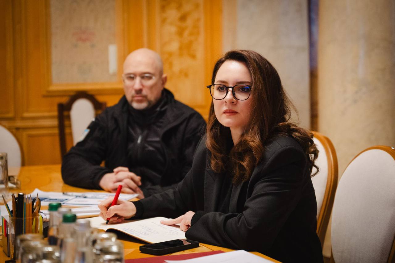 Уряд шукає ефективні шляхи виходу з кризи - фото 1