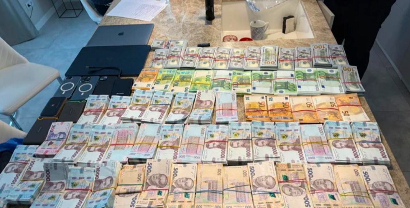 Правоохоронці викрили масштабну схему розкрадання грошей  - фото 1