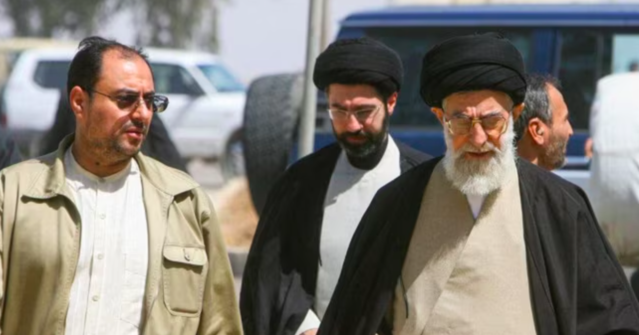 Родина Хаменеї залишається при владі - фото 1