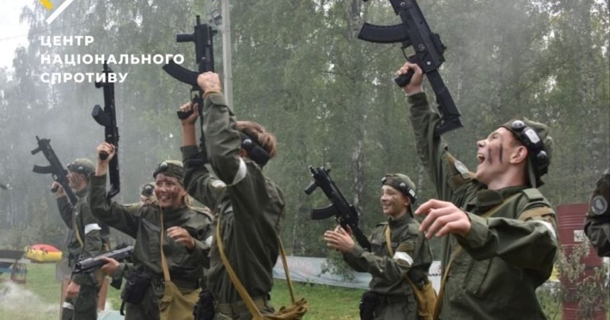 Замість моря — автомати: як окупанти мілітаризують дітей з Луганщини у літніх таборах - фото 1