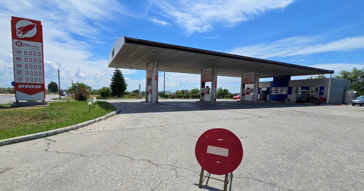 Наслідки ударів по НПЗ: у російському Новоросійську припинили вільний продаж бензину - фото 1