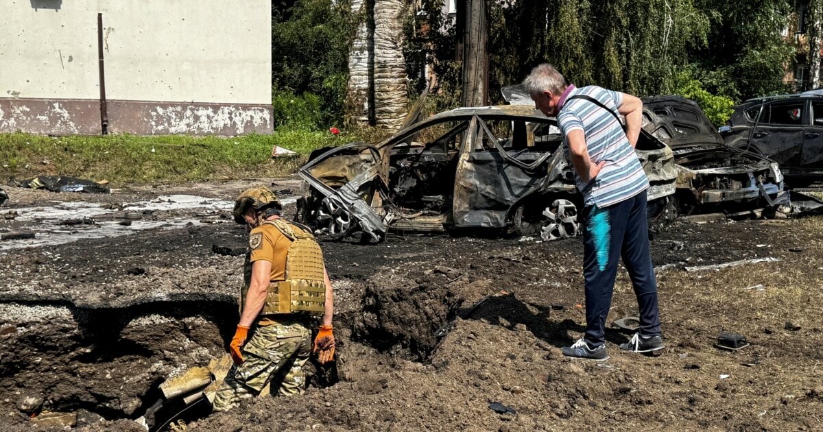 Росія скинула шість авіабомб на Суми: троє загиблих, понад два десятки поранених та потрощені лікарні - фото 1