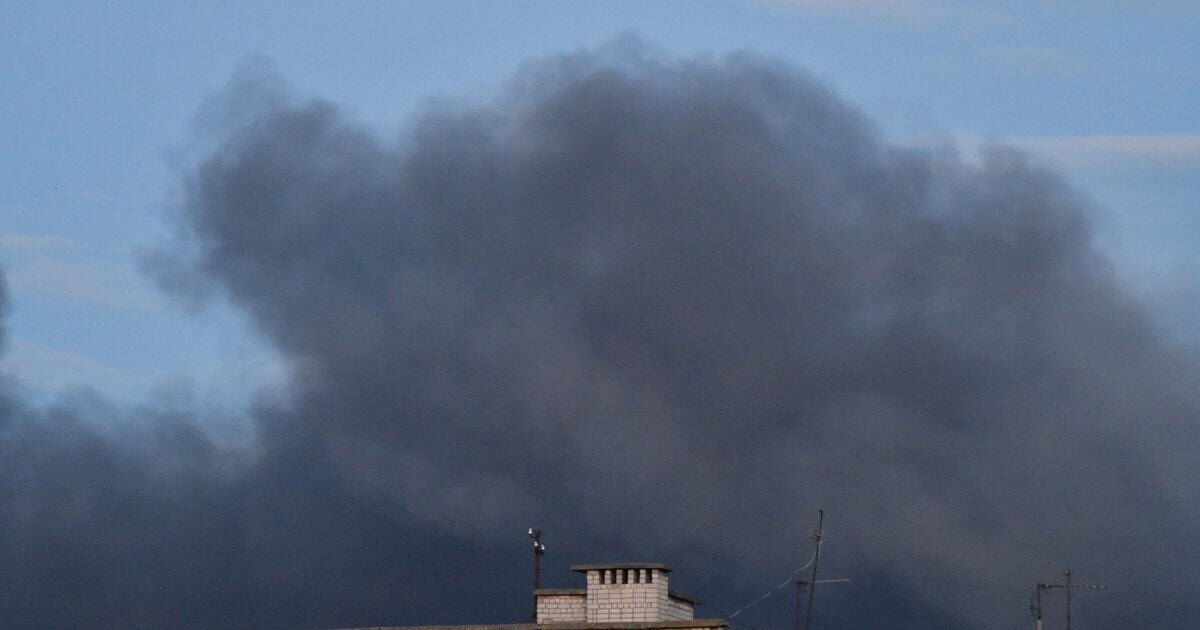 Десять хвилин тривоги і вибухи: Росія вдарила по інфраструктурі Одеси, є жертви - фото 1