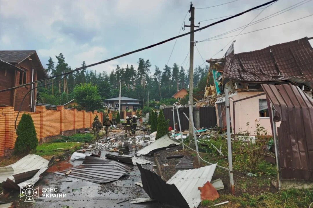 Трагедія під Києвом: російська балістика вдарила по виставці зброї, локацію якої "злили" в інтернет - фото 1