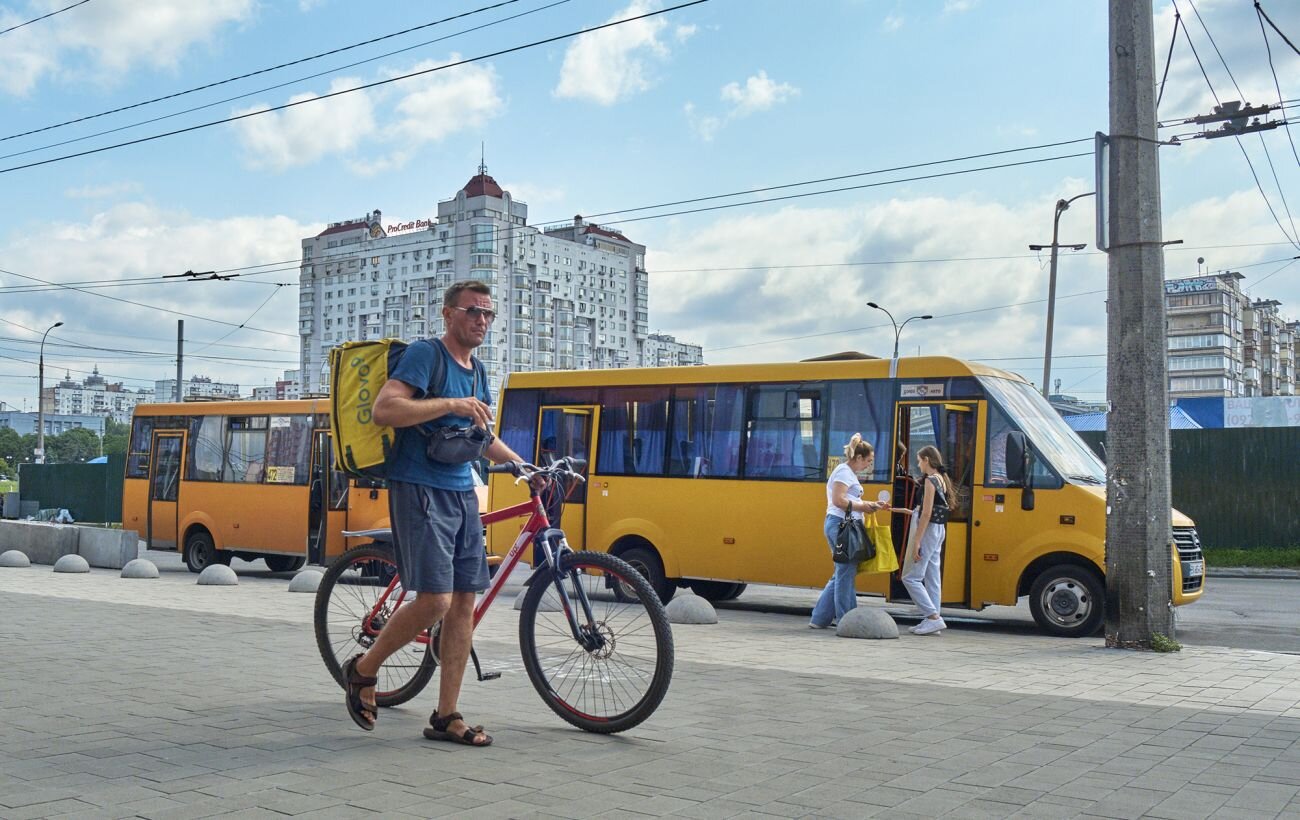 Готуйте гаманці: проїзд у київських маршрутках та комунальному транспорті різко злетів у ціні - фото 1