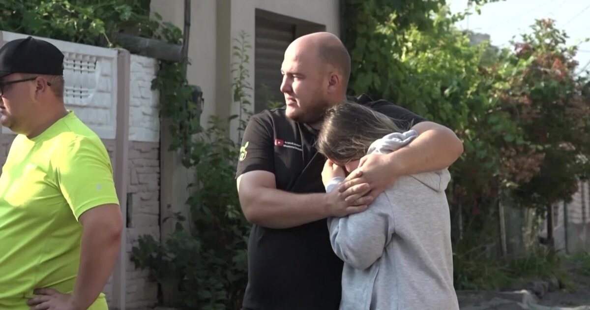 «Спальня дітей була на другому поверсі»: масований удар РФ забрав життя двох дівчаток у Сумах - фото 1
