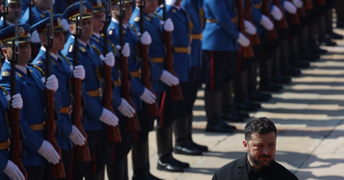 Масований нічний удар РФ: 12 загиблих, сотня збитих «шахедів» та черговий сигнал для Заходу - фото 1