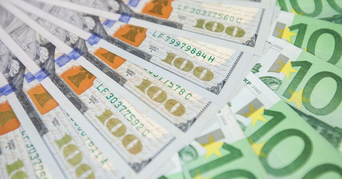 Долар по 44,76, а євро пробиває 51: скільки коштує валюта на вихідних і чого чекати в понеділок - фото 1