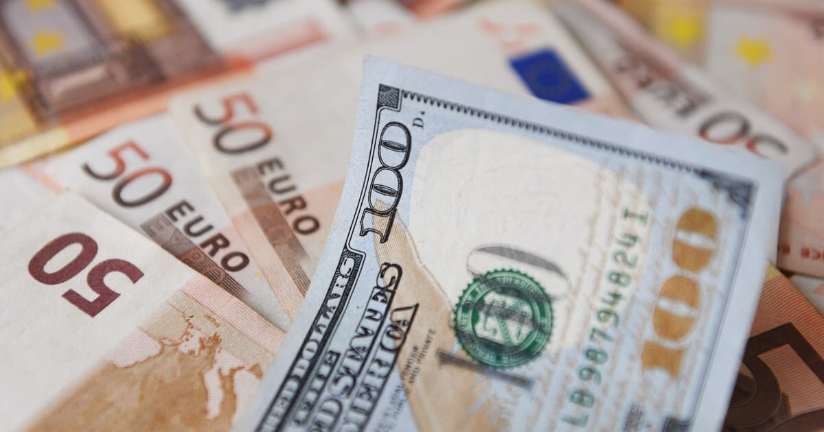 Доларів стане більше: НБУ вчетверо підняв ліміт на купівлю валюти та розв'язав руки бізнесу - фото 1