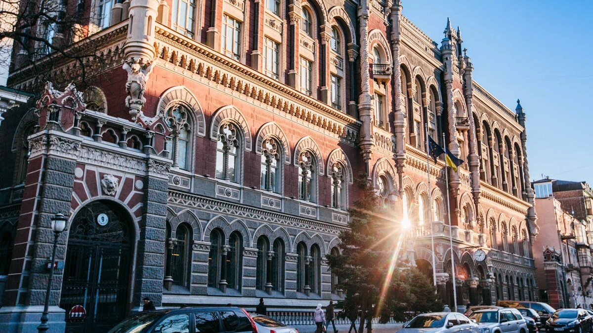 Більше доларів і свободи: НБУ різко послабив валютні обмеження для українців - фото 1