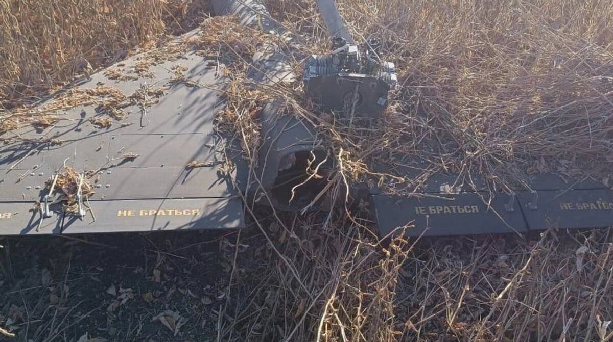 Масована атака на Україну: 138 дронів, ракети та нова інформаційна тиша від Повітряних сил - фото 1