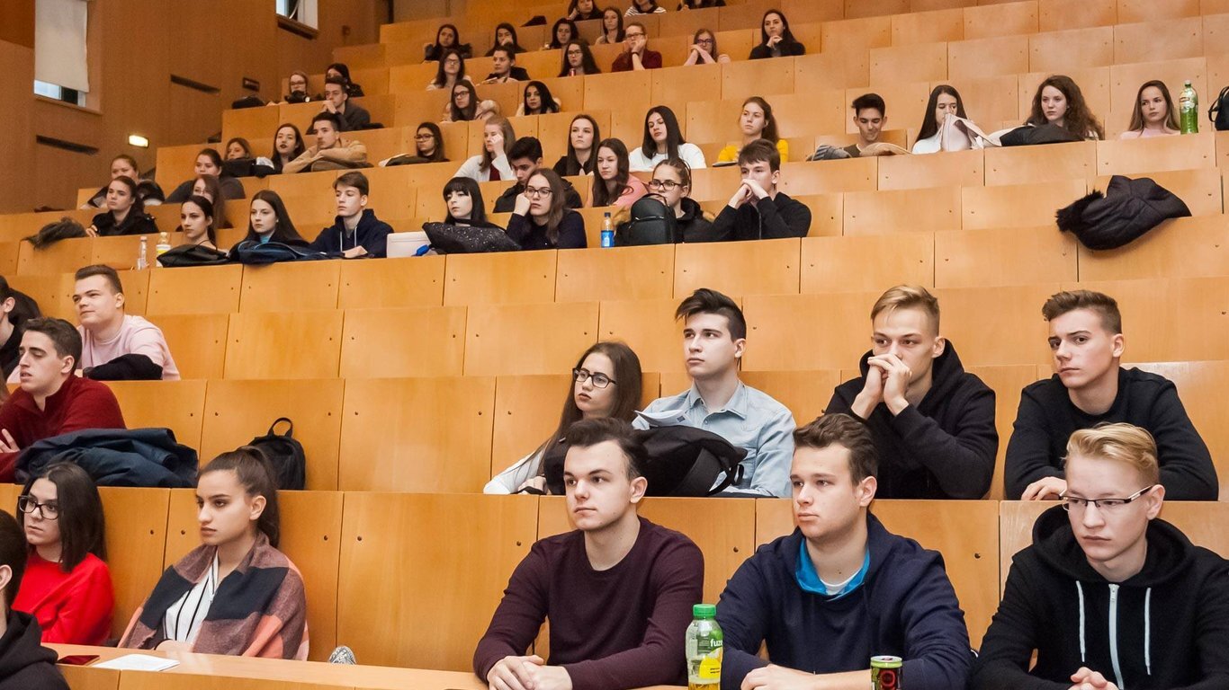 Відстрочка на семестр та тотальний контроль ЄДЕБО: як студентам не потрапити під мобілізацію восени - фото 1