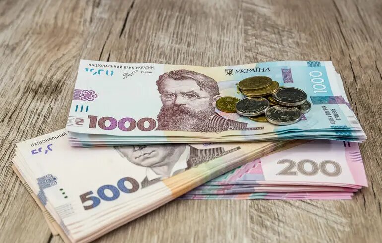 Гроші до 24 серпня: хто та скільки отримає одноразової допомоги від держави - фото 1