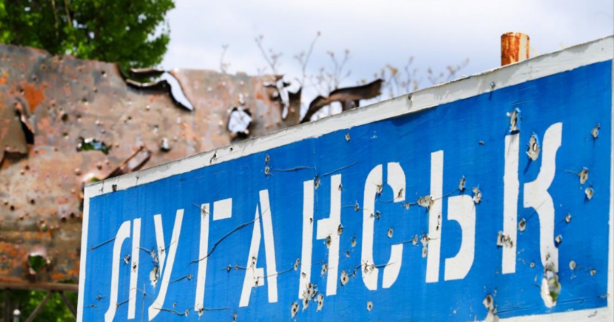 Замість літніх канікул — у «швидку»: РФ відправляє школярів з окупованої Луганщини закривати дірки в медустановах Пермі - фото 1