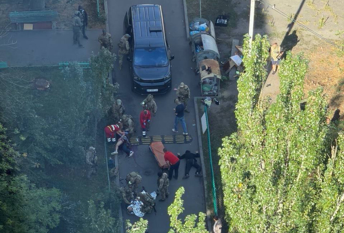 Збройні розбірки спецслужб у Києві: що відомо про перестрілку між СБУ та ГУР - фото 1