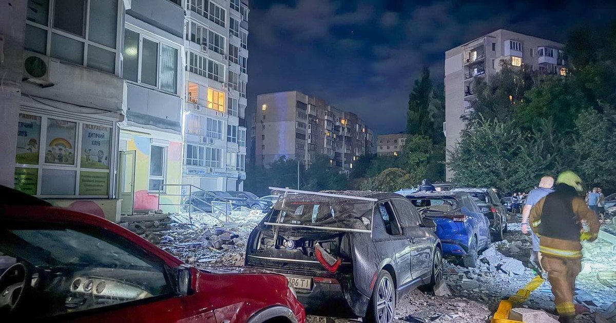 Одеса під комбінованим ударом: ворог атакував місто балістикою, БпЛА та КАБами - фото 1