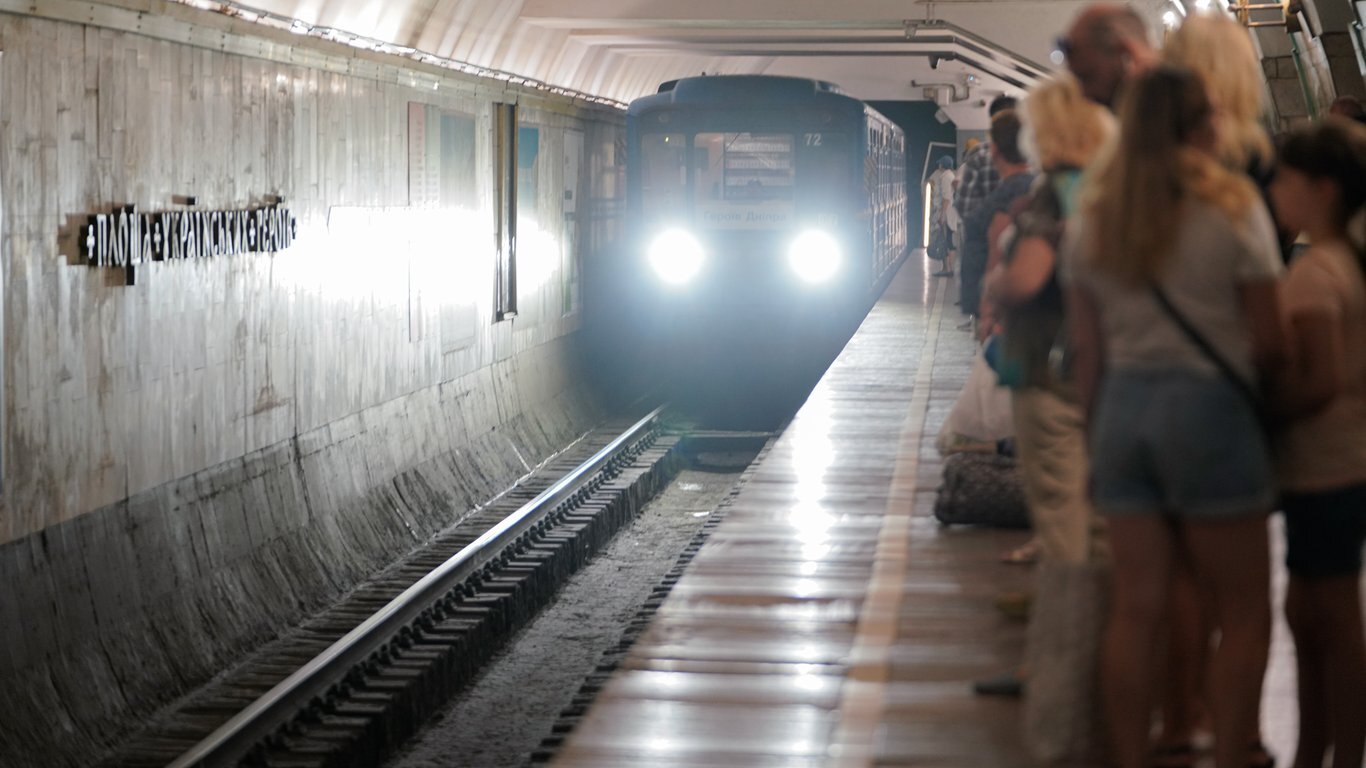 Метро повноцінно їздитиме між берегами: у Києві послаблюють транспортні обмеження під час тривог - фото 1