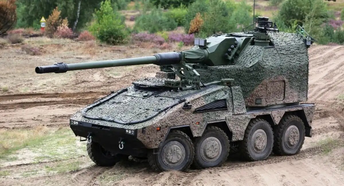 Стріляють на ходу й розганяються до 100 км/год: Україна почала отримувати німецькі САУ RCH 155 - фото 1