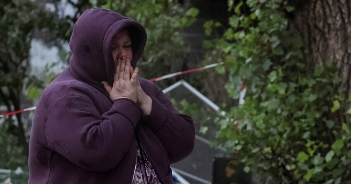 Трагедія під час обстрілу Києва: мати на власні очі бачила, як у палаючому будинку загинув її син - фото 1