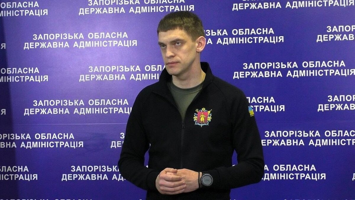 Ворожий дрон влучив у багатоповерхівку в Запоріжжі: є поранений та пожежа - фото 1