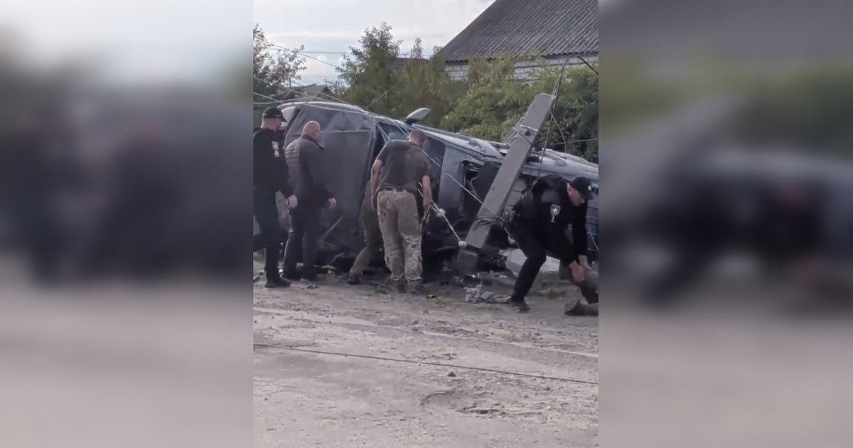 Нічний таран на Волині: цивільні підрізали авто ТЦК, є важкопоранені - фото 1