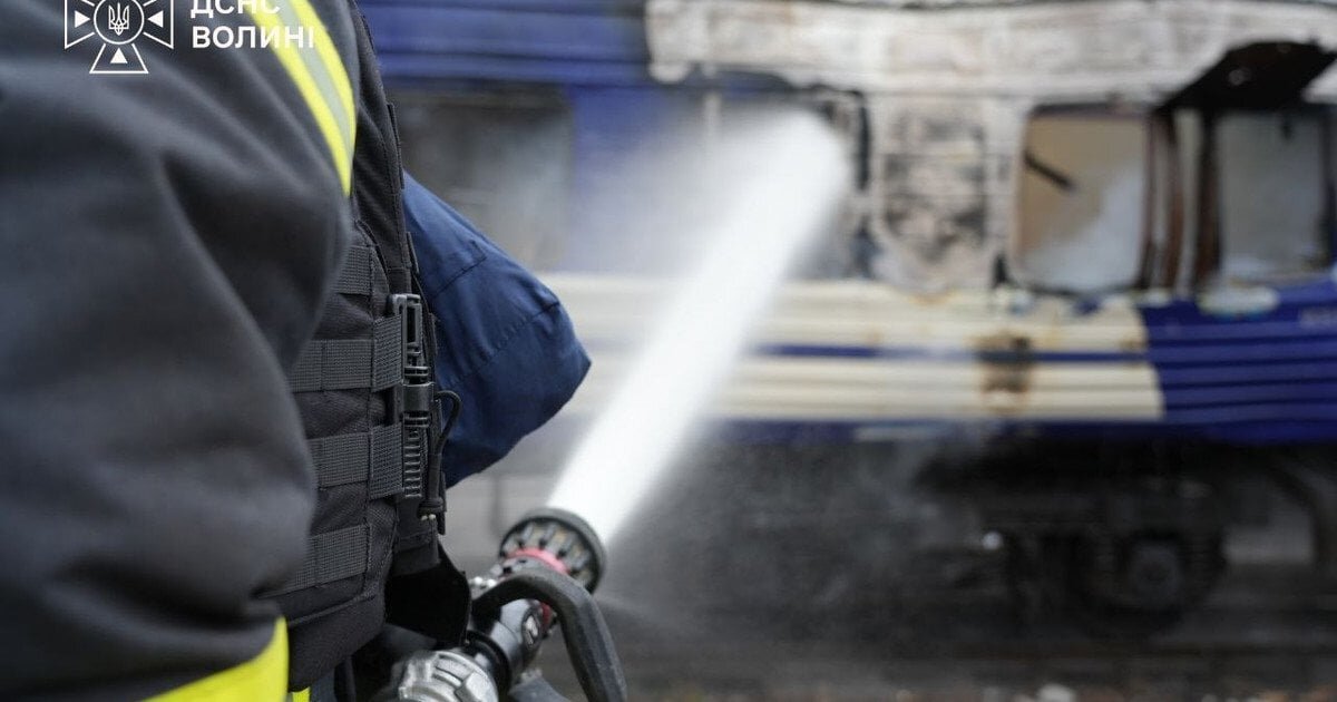 У двох кілометрах від НАТО: російський дрон поцілив у потяг «Київ — Варшава» на Волині - фото 1