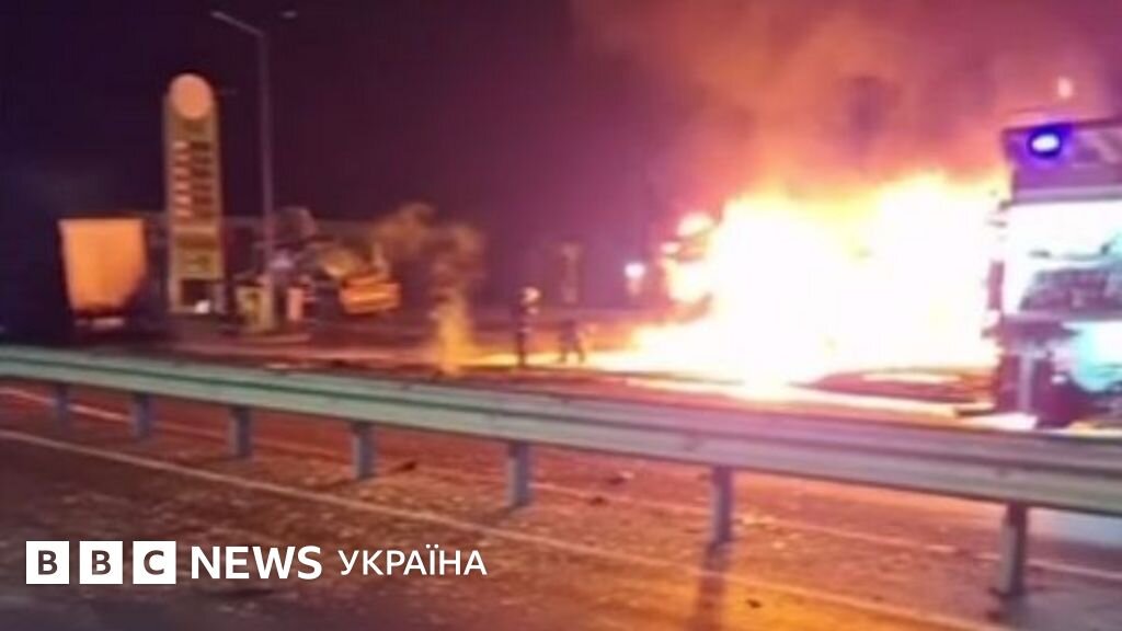Удар за два кілометри від Польщі: російський дрон влучив у потяг Київ — Варшава - фото 1