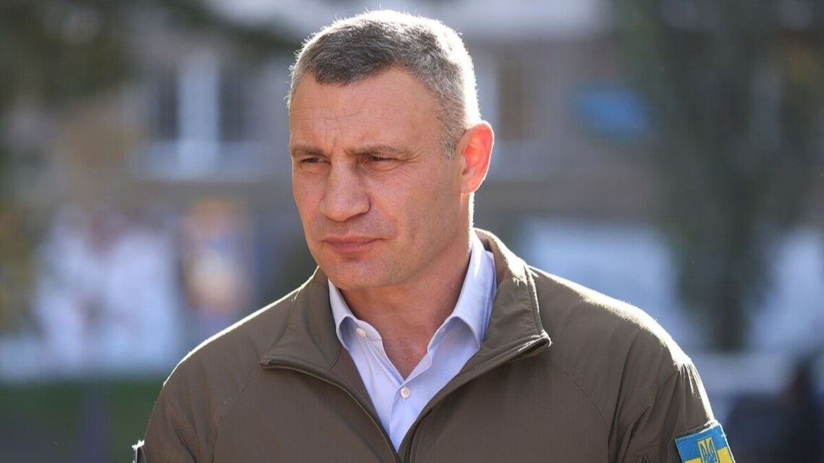 Падіння БпЛА у Дніпровському районі Києва: ворожий дрон упав у зеленій зоні - фото 1