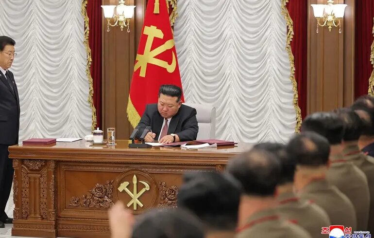 «Незмінна підтримка» у «священній війні»: Кім Чен Ин розкланявся перед Путіним та запевнив у розширенні союзництва - фото 1