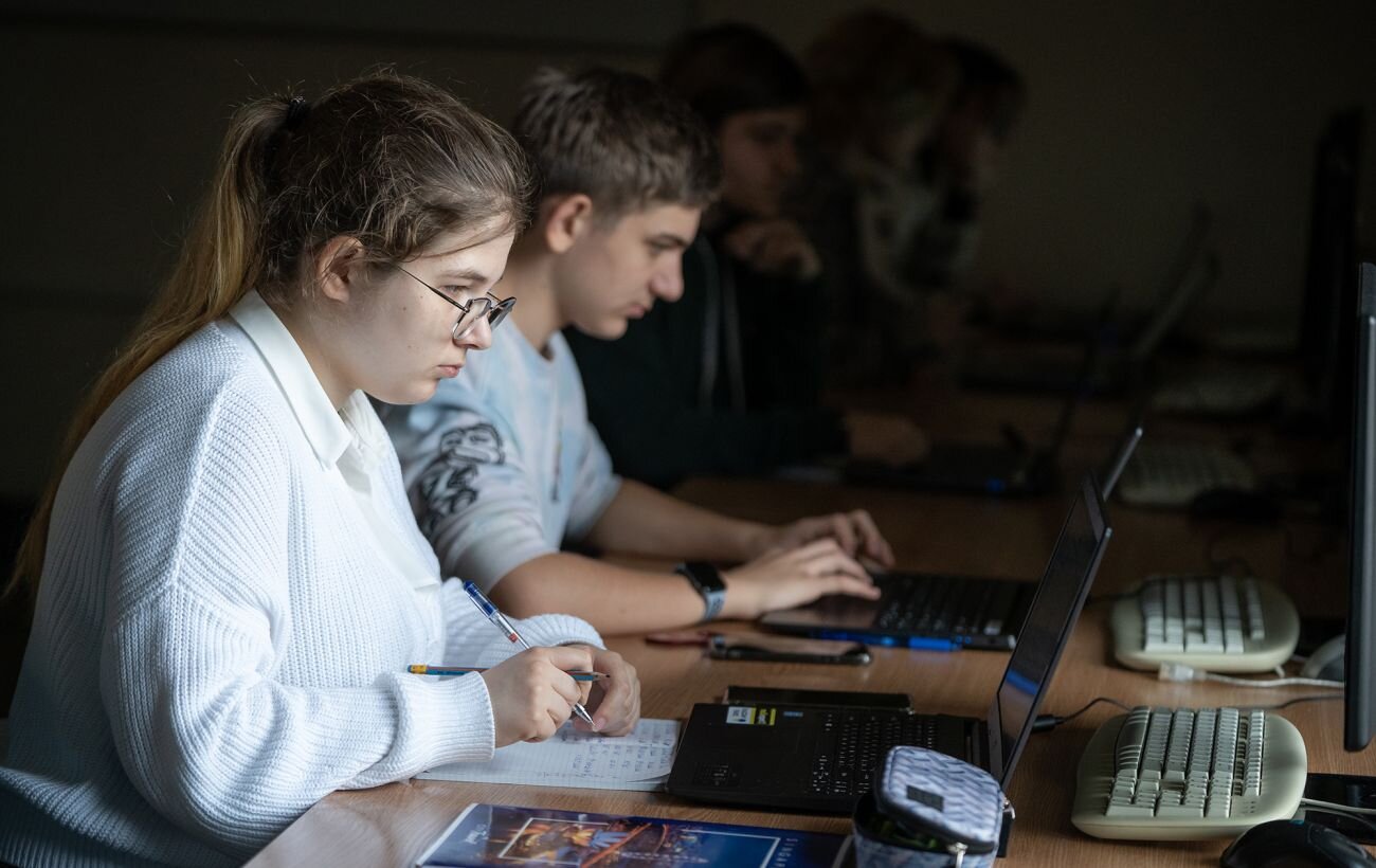 Геть зубрячку всіх предметів поспіль: як старша школа змінюється на 12-річку та профілі - фото 1