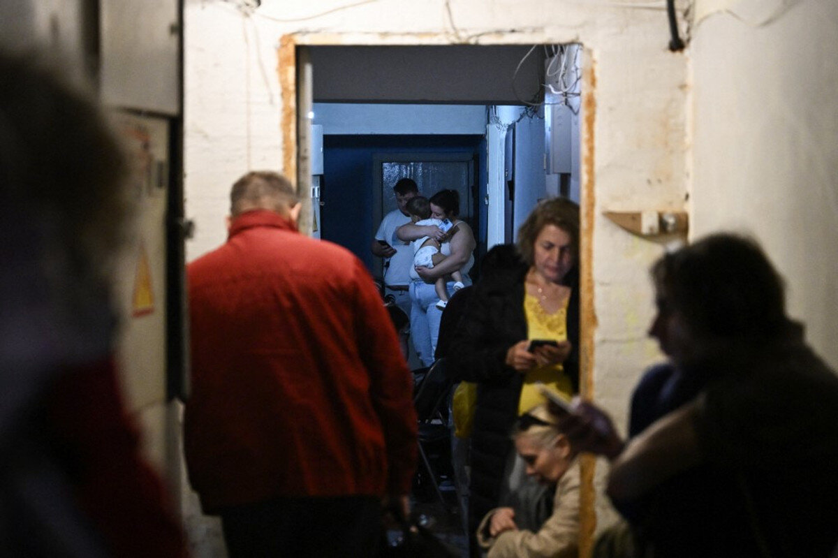 Нічна балістична атака на Київ: є загиблий, руйнування та пожежі в кількох районах - фото 1