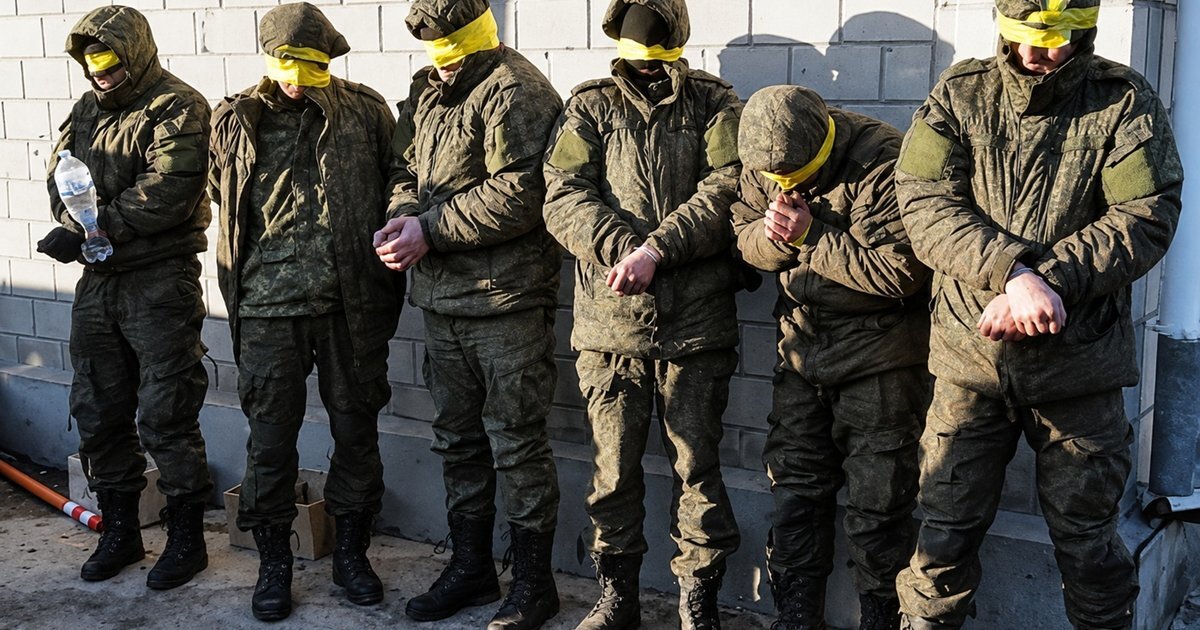 Звільняють місця під вертухаїв: окупанти етапують понад 30 українських бранців з Макіївки до РФ - фото 1