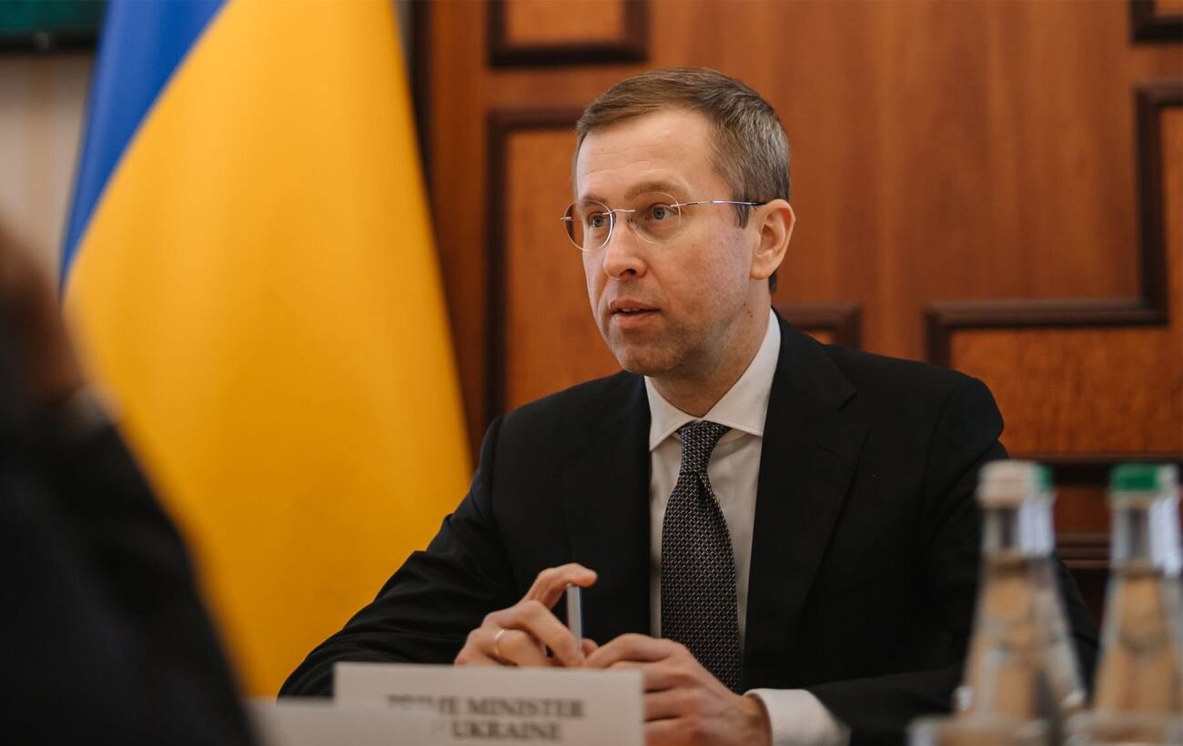 Гроші на зарплати військовим є: уряд знайшов 7 мільярдів доларів за рахунок економії - фото 1