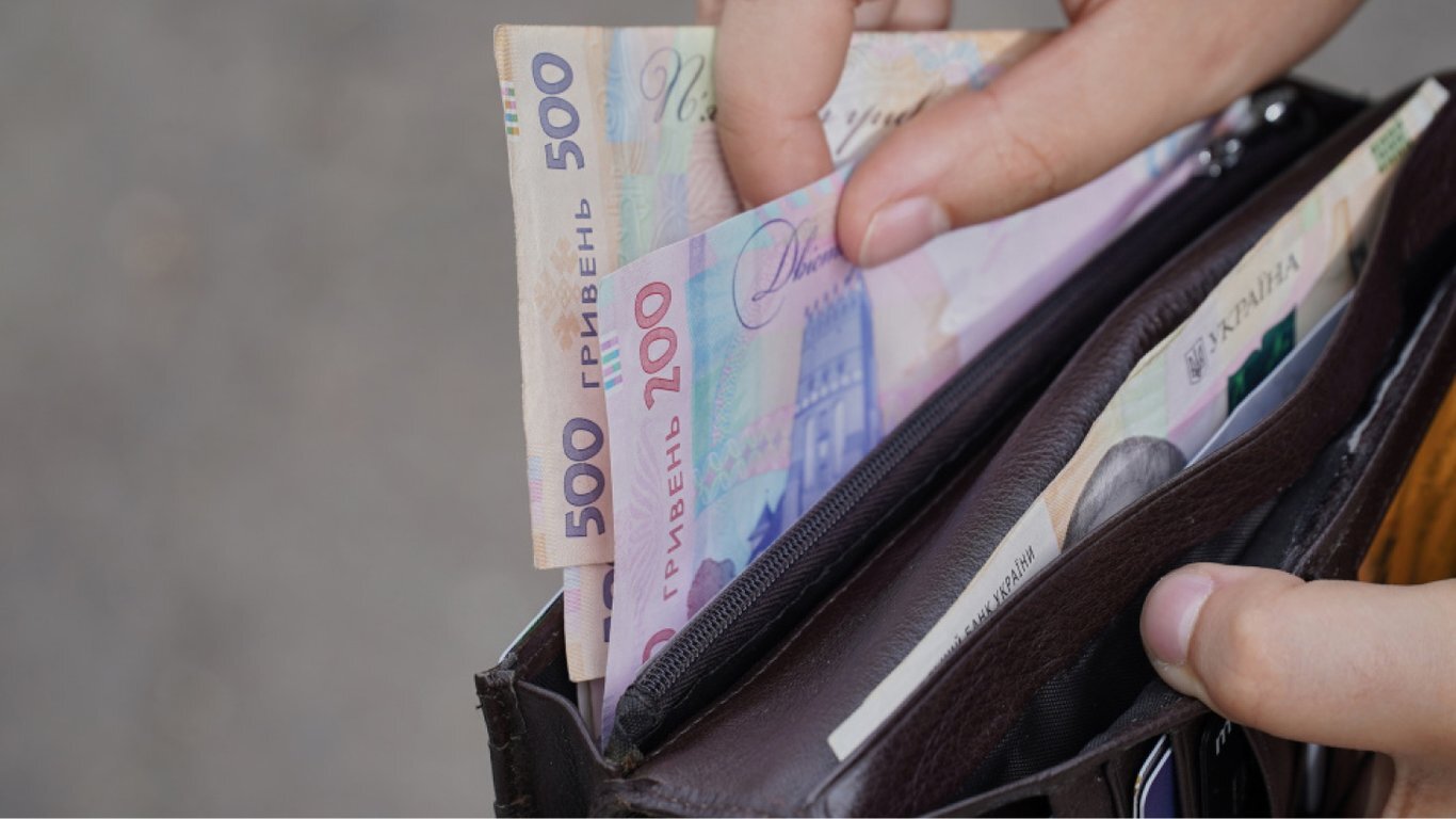 Зарплати чиновників у жовтні: скільки отримають держслужбовці та звідки чекати нових надбавок - фото 1
