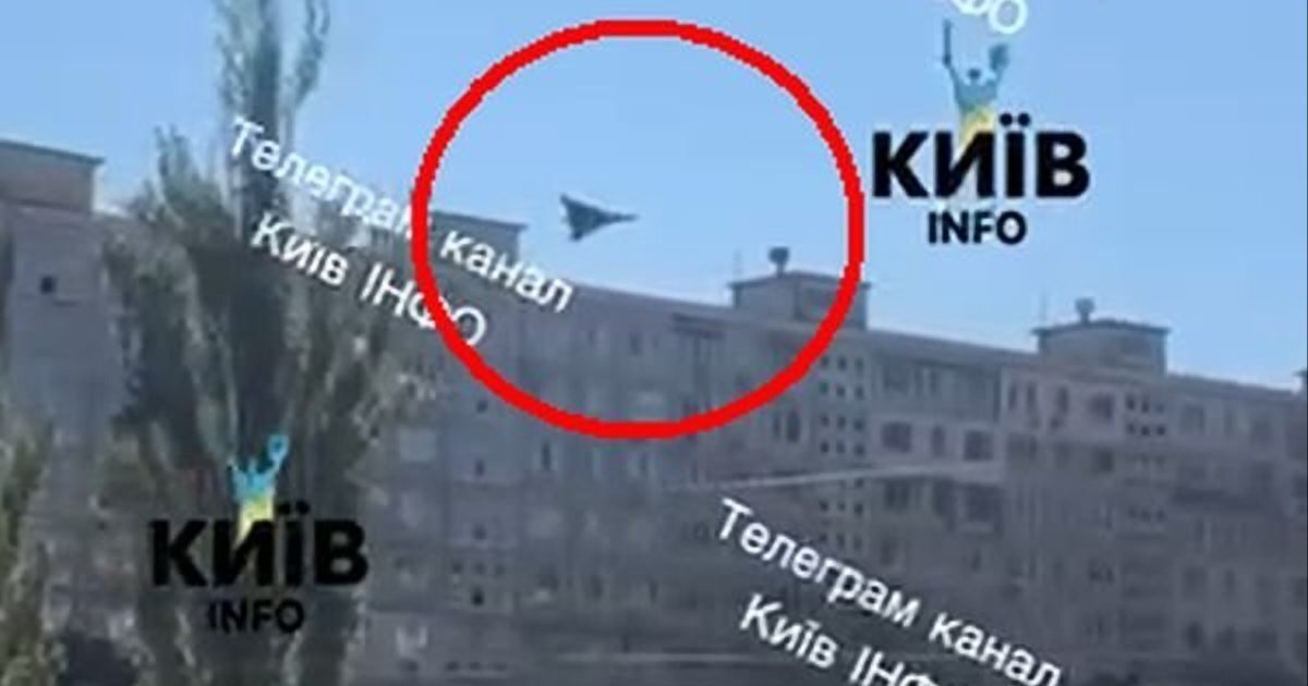 Диво на Оболоні: ворожий «Шахед» зачепив багатоповерхівку та впав без вибуху - фото 1