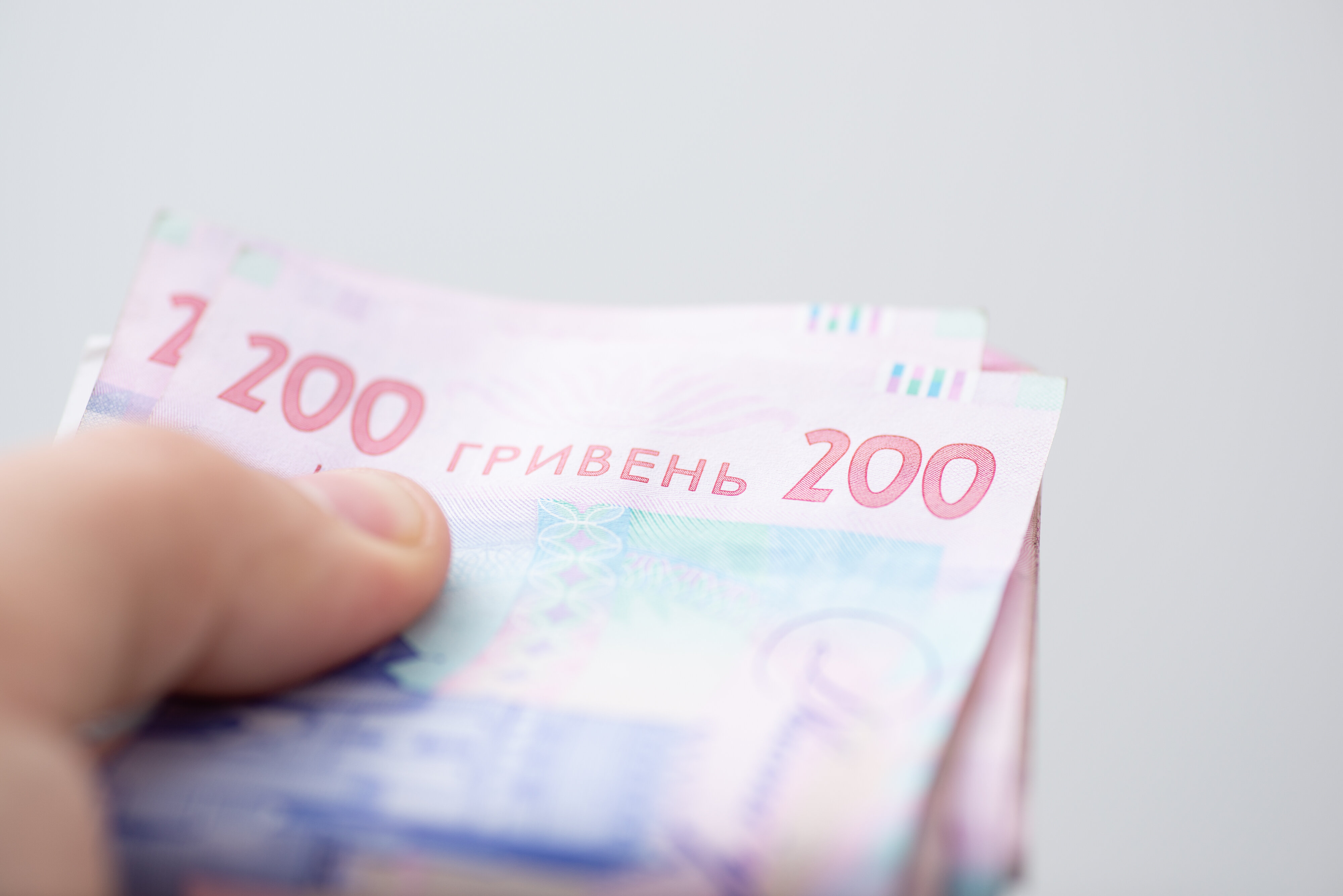 Гроші на зиму: прифронтові громади почали отримувати по 19 400 гривень - фото 1