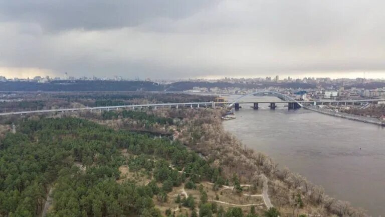 Дамби, понтони та мрії про тунель: у Києві готують резервні переправи через Дніпро - фото 1
