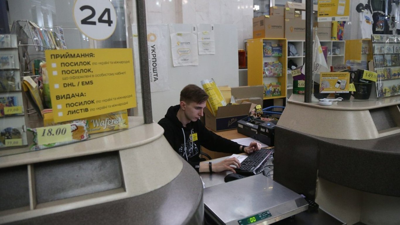 Жовтневі пенсії: хто опиниться в першій черзі та кому нарахують вікові доплати - фото 1