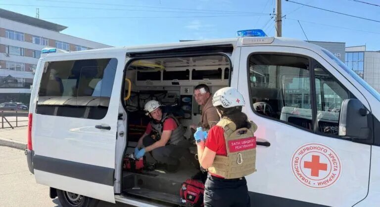 Окупанти вдарили по маршрутці у Запоріжжі: що відомо про чергову атаку на цивільних - фото 1