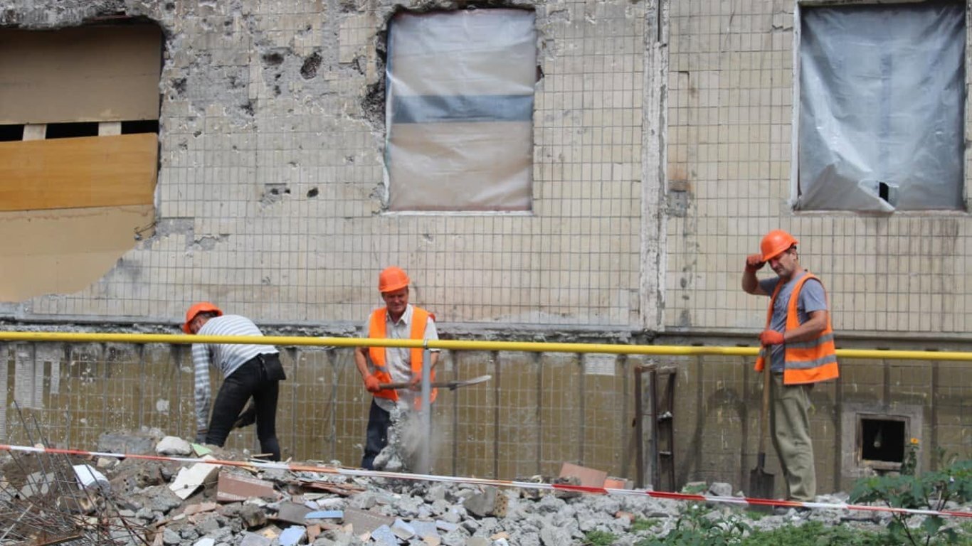 Холодний розрахунок: щонайменше 24 пошкоджені будинки в Києві перезимують без опалення - фото 1