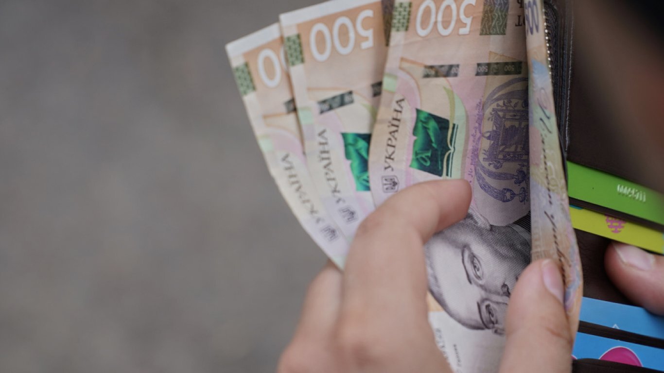 Гроші на іменини від мерії: хто в Івано-Франківську може отримати виплату до 2 000 гривень на дитину - фото 1