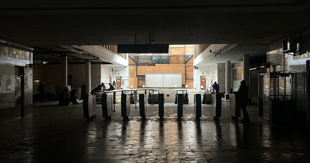 Столиця на паузі: у Києві через раптове знеструмлення зупинилися метро та фунікулер - фото 1