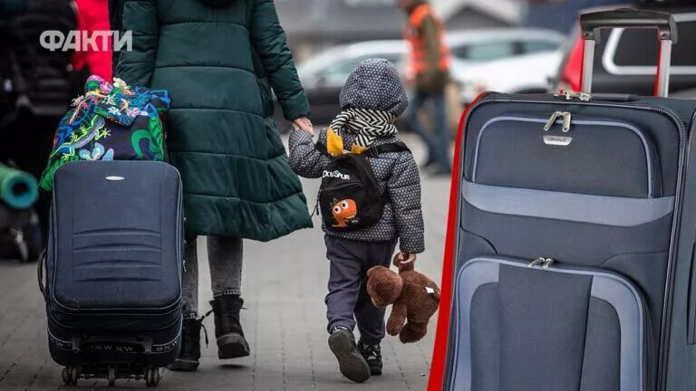 Затримка соцвиплат і допомоги ВПО: чому гроші не приходять вчасно та коли чекати на картках - фото 1