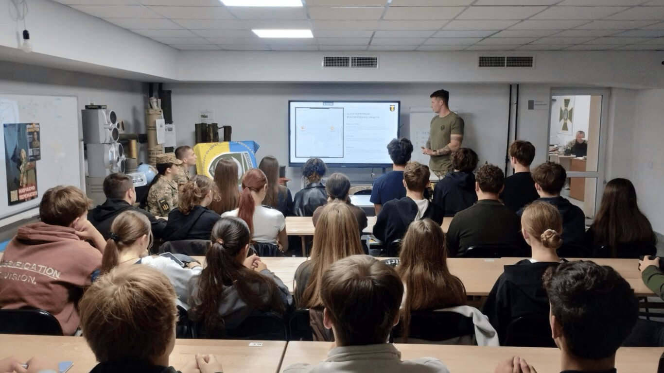 Відстрочка у листопаді: кому продовжать «автоматом», а кому час бігти до ЦНАПу - фото 1