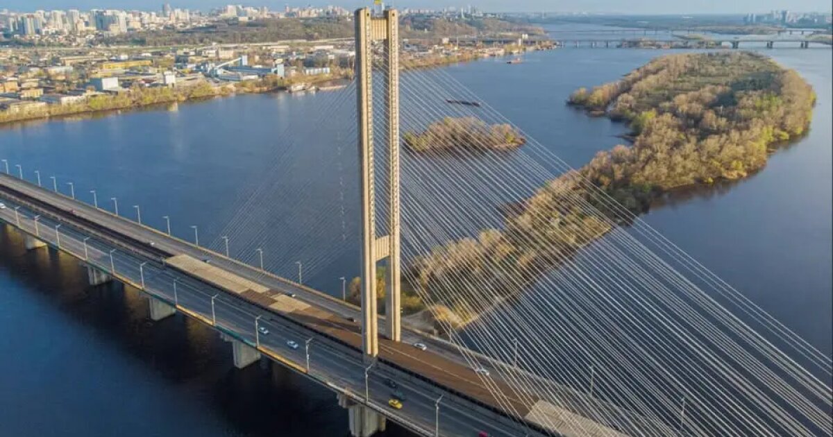 Південний міст частково «розморозили»: рух відновили в один бік і лише однією смугою - фото 1