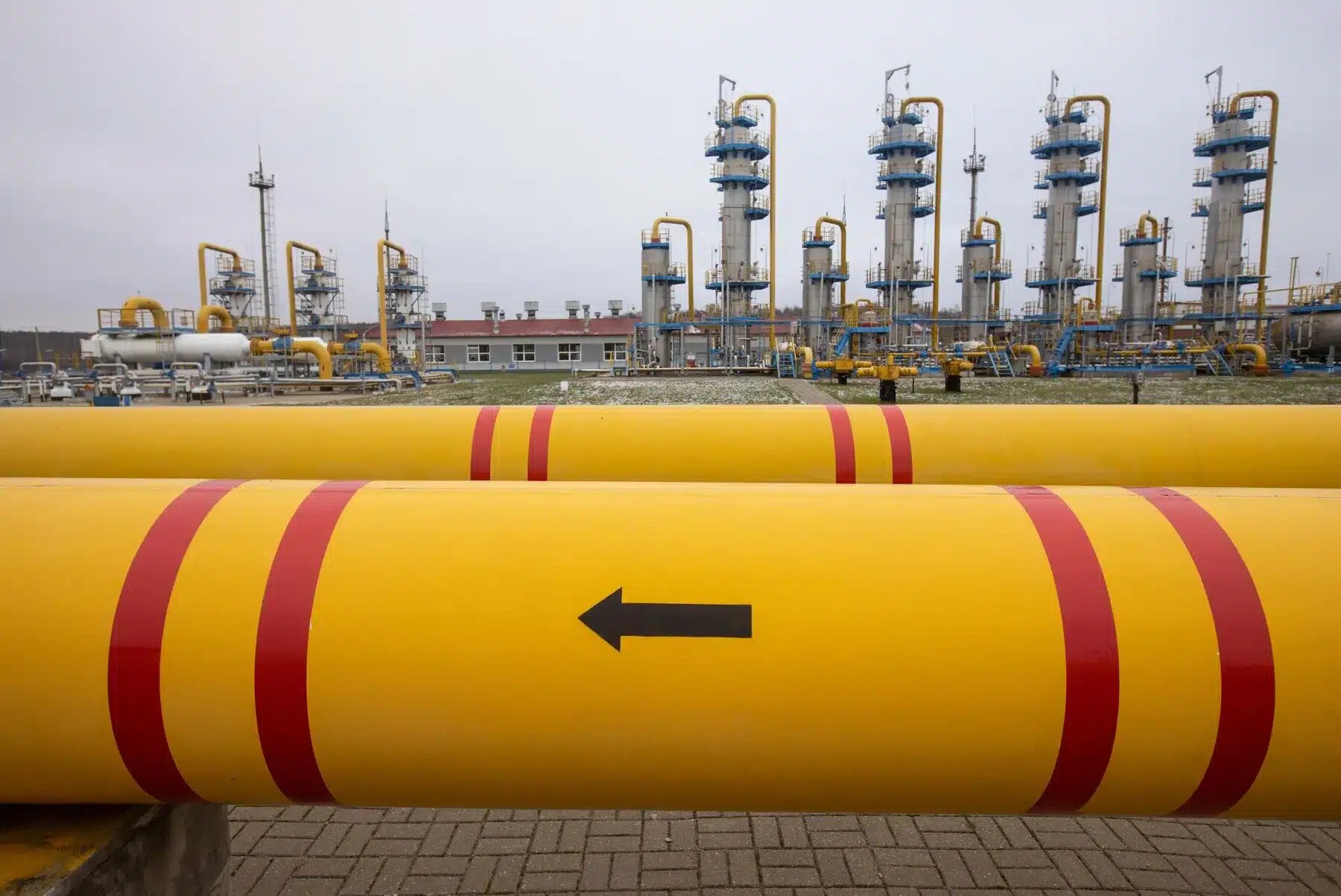 Тарифи на газ у листопаді: кому пощастило з 7,96 грн, а хто ризикує віддати 27 гривень за куб - фото 1