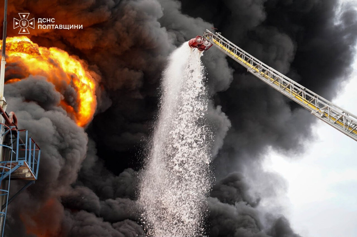 Знову темрява: Росія вдарила по ТЕЦ, газу та коліях, знеструмивши 280 тисяч родин - фото 1
